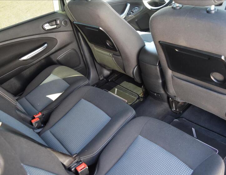 Ford Galaxy 19