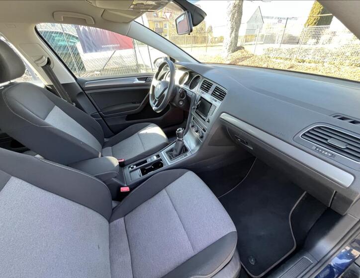 Volkswagen Golf 23