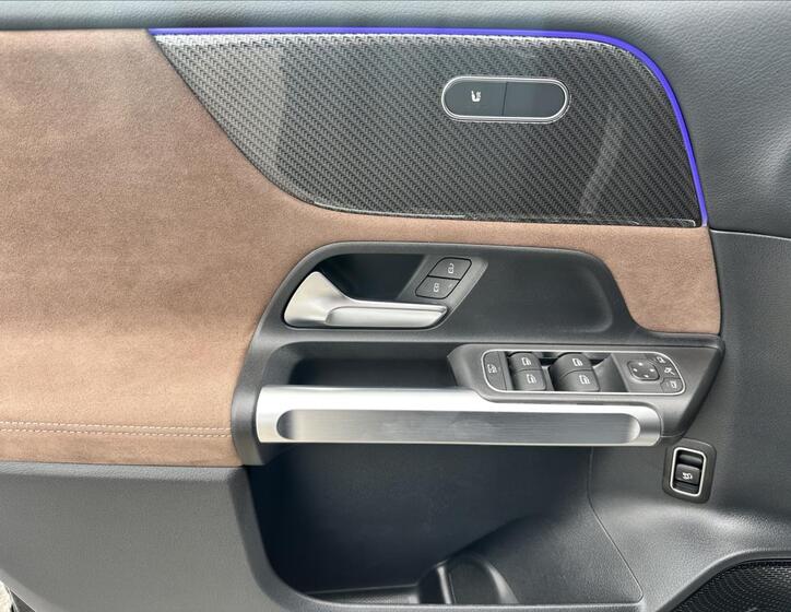 Mercedes-Benz GLB 11