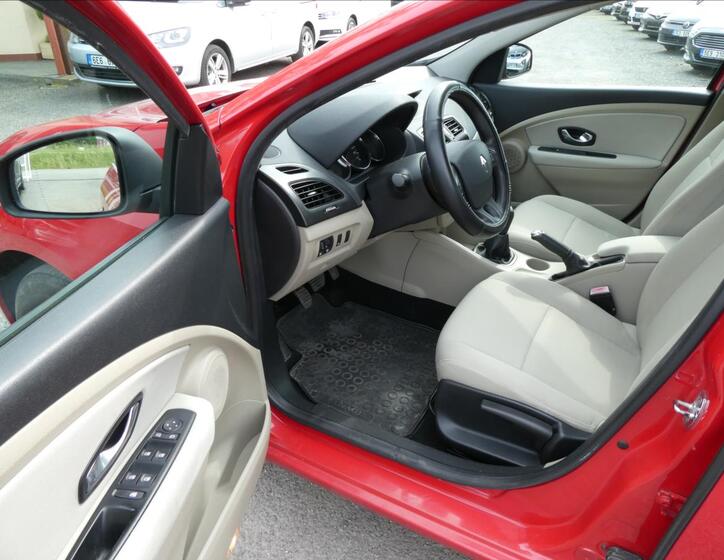 Renault Fluence 15