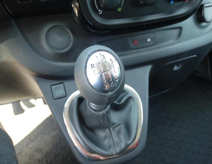 Opel Vivaro 24