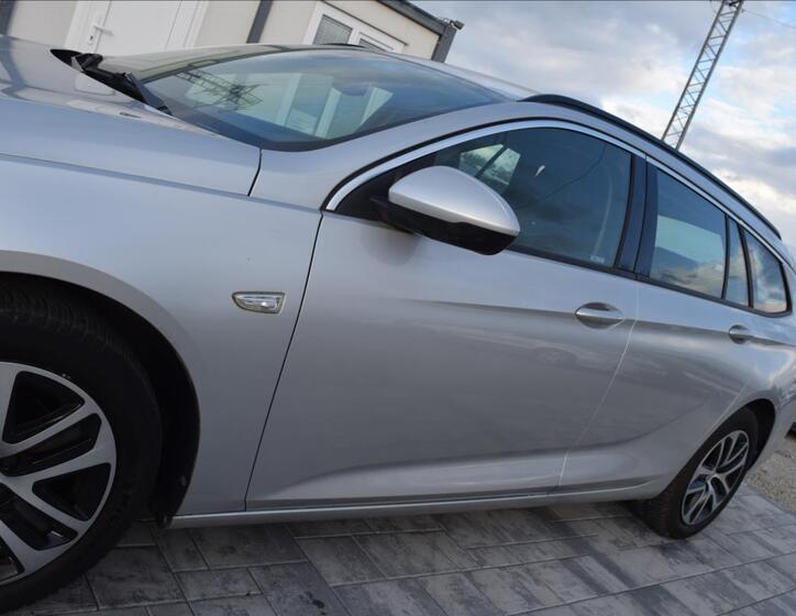 Opel Insignia 9