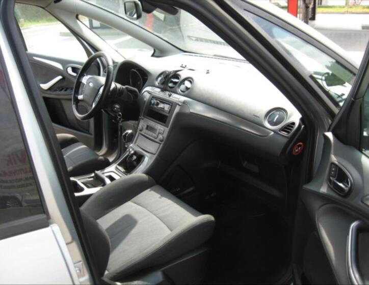Ford S-MAX 11