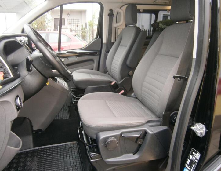 Ford Tourneo Custom 13