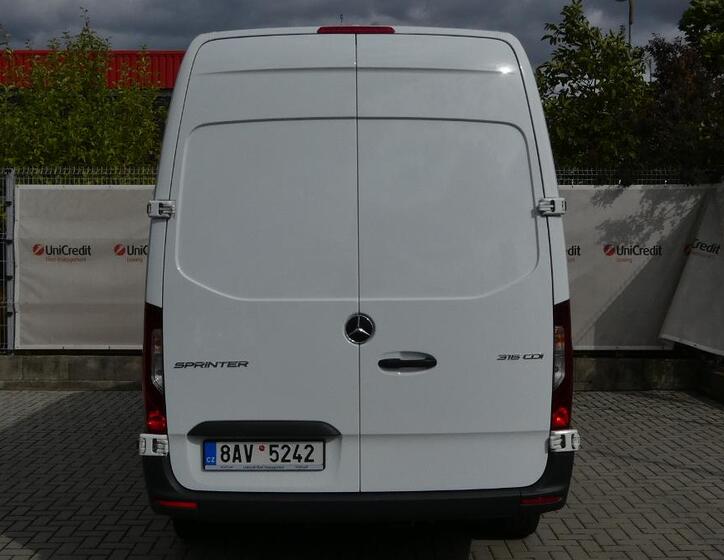 Mercedes-Benz Sprinter 4