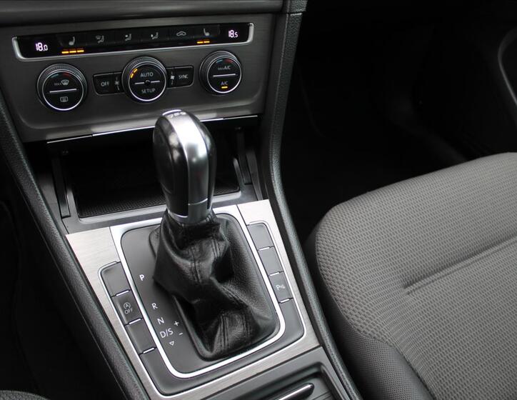 Volkswagen Golf 21