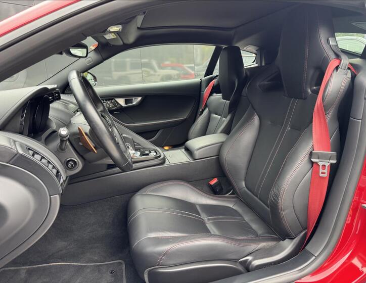 Jaguar F-Type 12