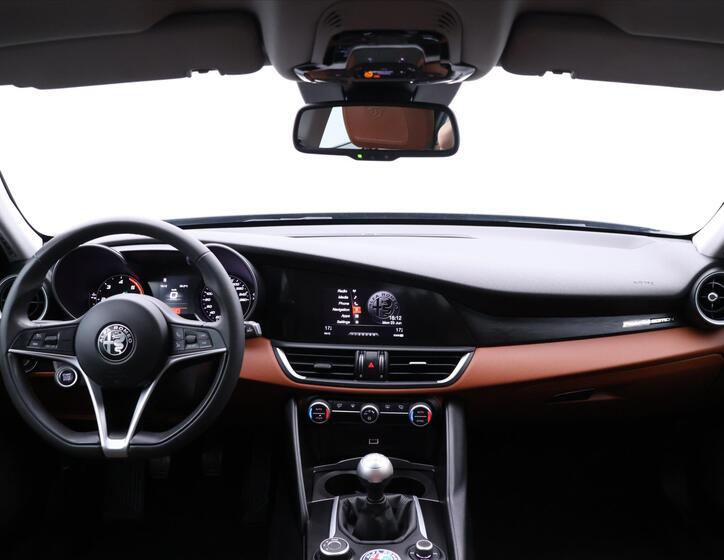 Alfa Romeo Giulia 23