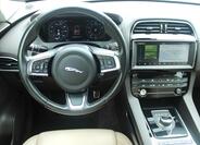 Jaguar F-Pace 14