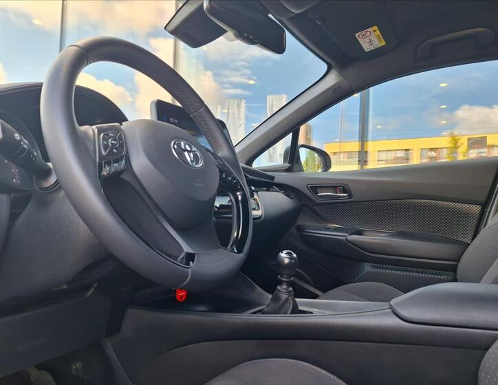 Toyota C-HR 7
