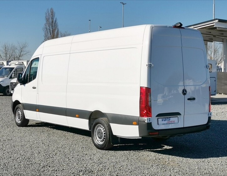 Mercedes-Benz Sprinter 4