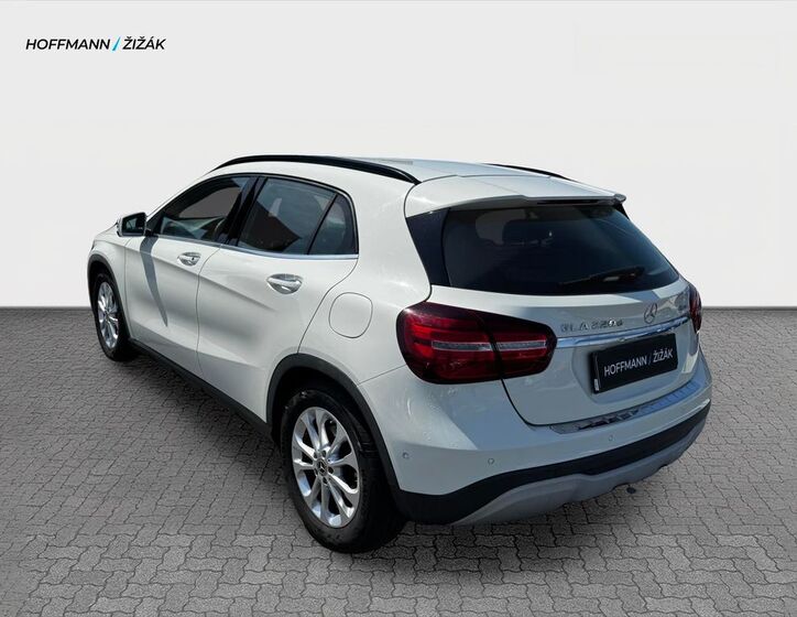 Mercedes-Benz GLA 7