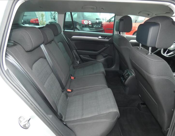 Volkswagen Passat 12