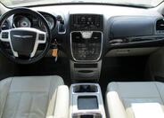 Chrysler Town & Country 15