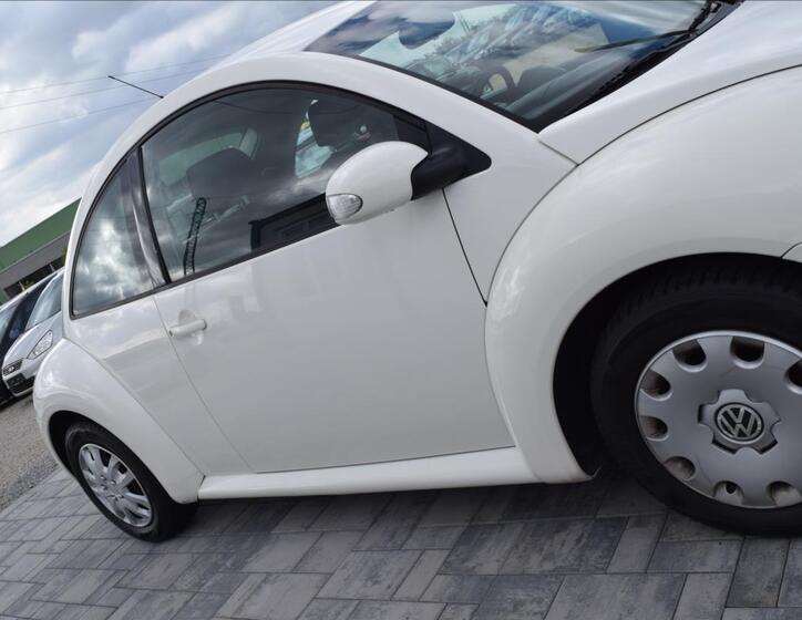 Volkswagen New Beetle 9