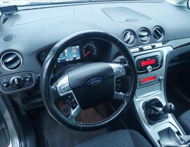 Ford Galaxy 12