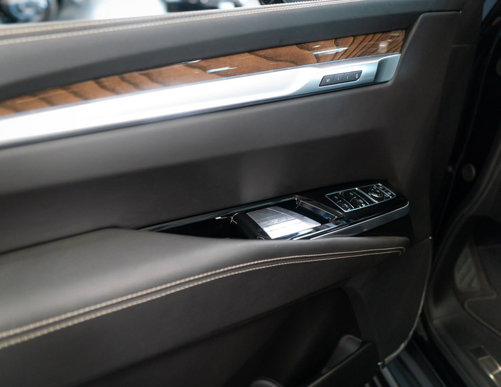 Cadillac Escalade 17