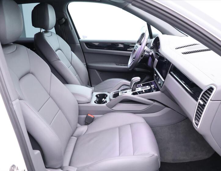 Porsche Cayenne 16