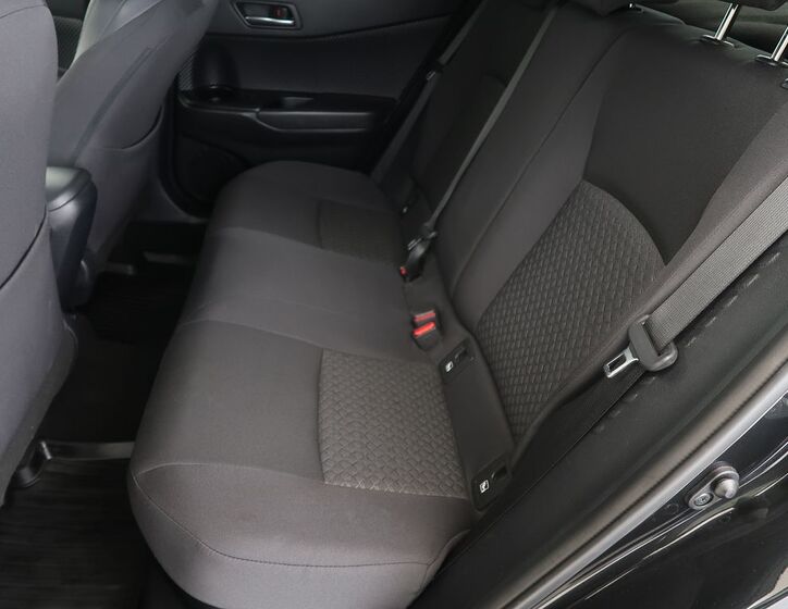 Toyota C-HR 10
