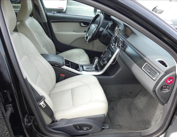 Volvo XC70 13
