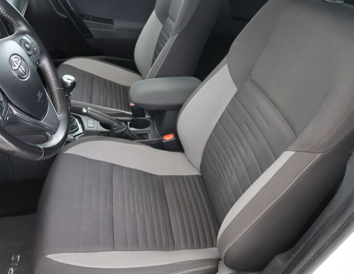 Toyota Auris 9