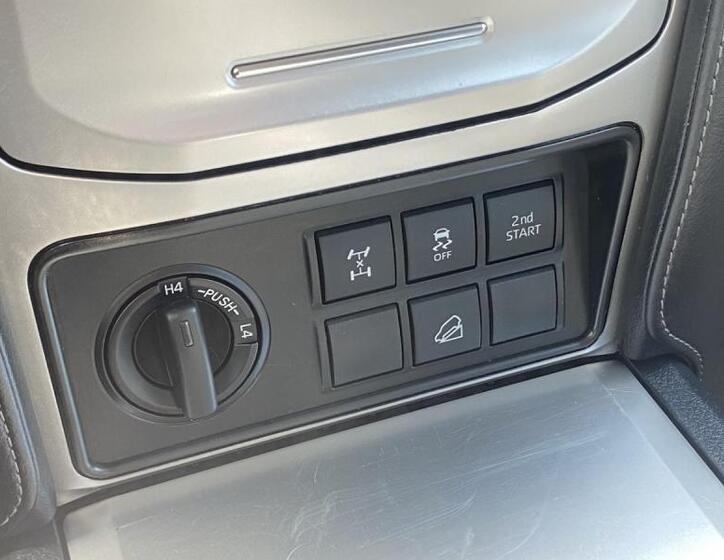 Toyota Land Cruiser 26