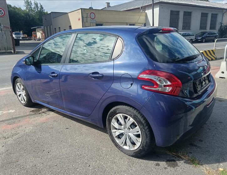 Peugeot 208 7