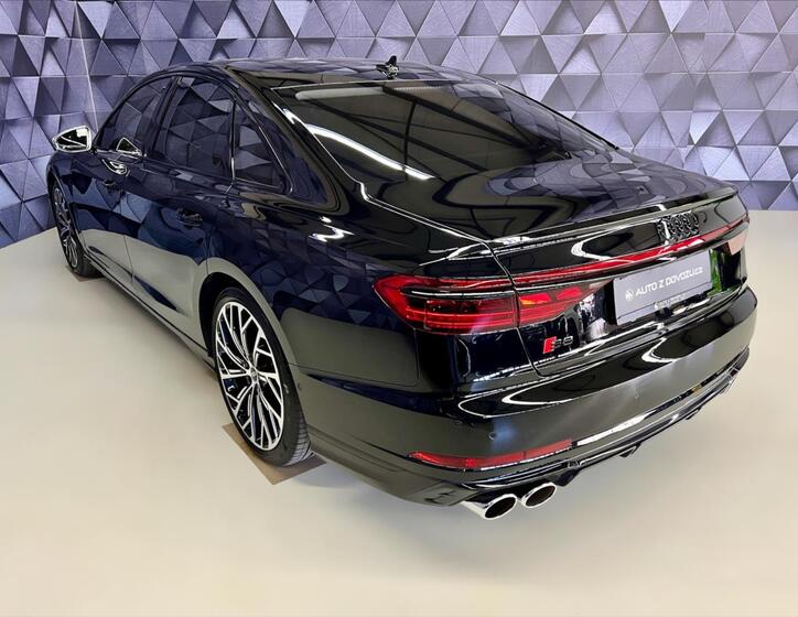 Audi S8 4