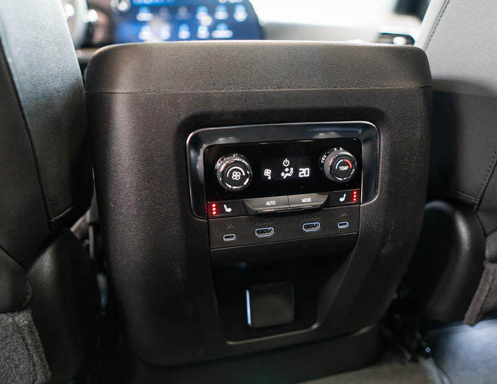 Chevrolet Suburban 45