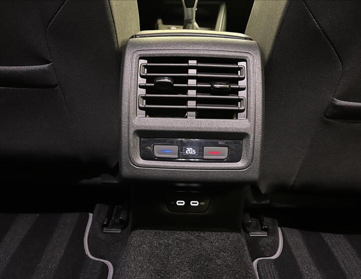 Volkswagen Golf 24