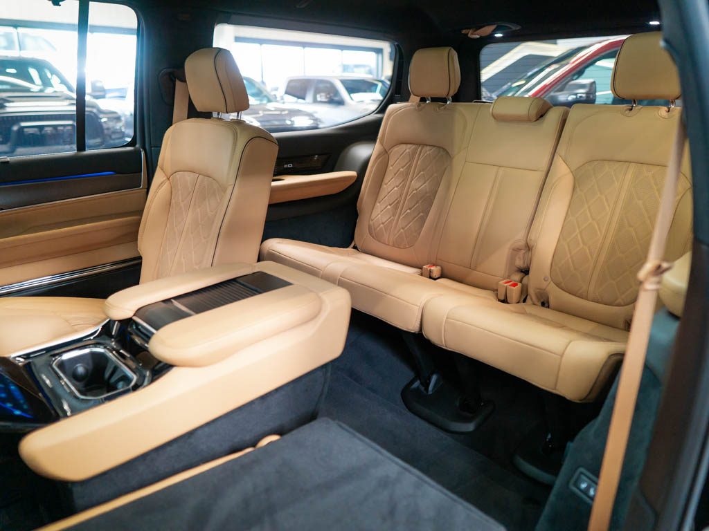 Jeep Grand Wagoneer