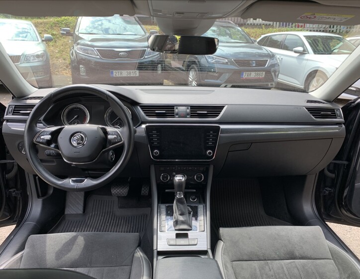 Škoda Superb 9