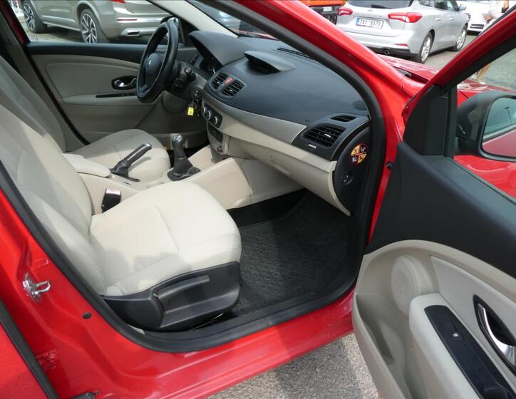 Renault Fluence 19
