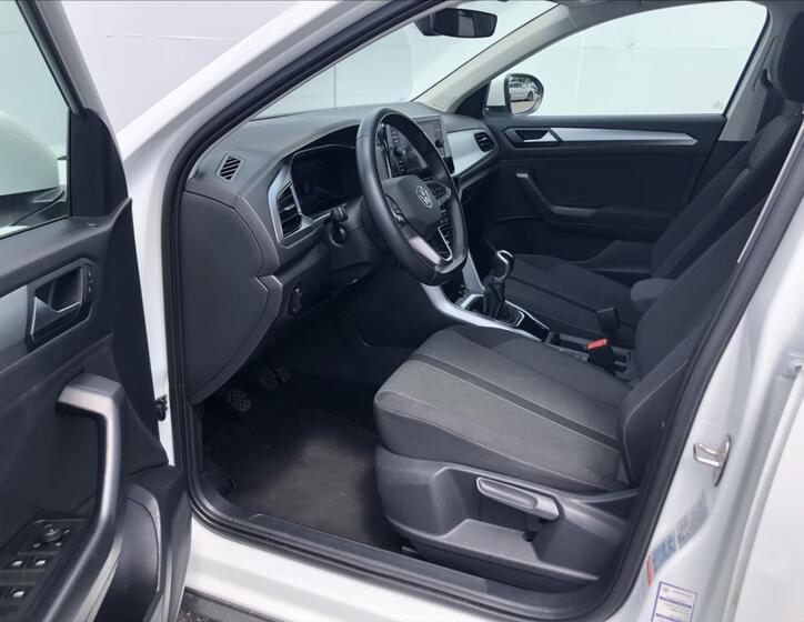 Volkswagen T-Roc 6