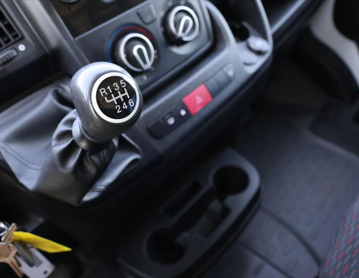 Peugeot Boxer 26
