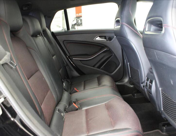 Mercedes-Benz CLA 13
