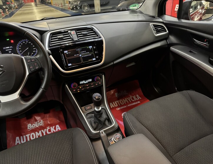 Suzuki SX4 S-Cross 25