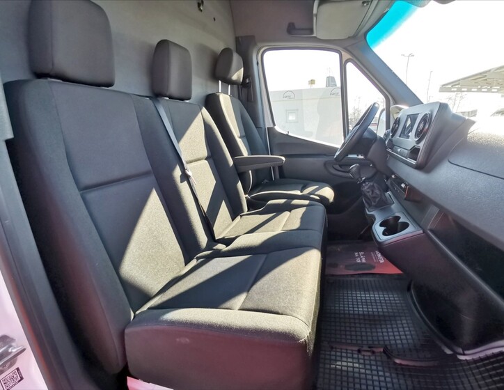 Mercedes-Benz Sprinter 7