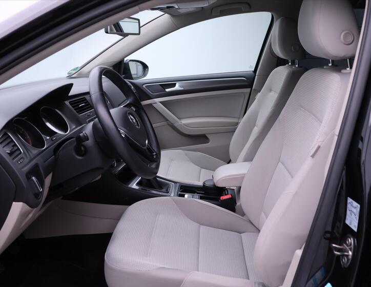 Volkswagen Golf 11