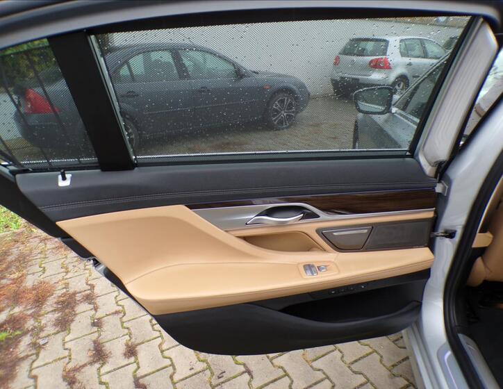 BMW Řada 7 23