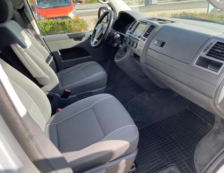 Volkswagen Multivan 15