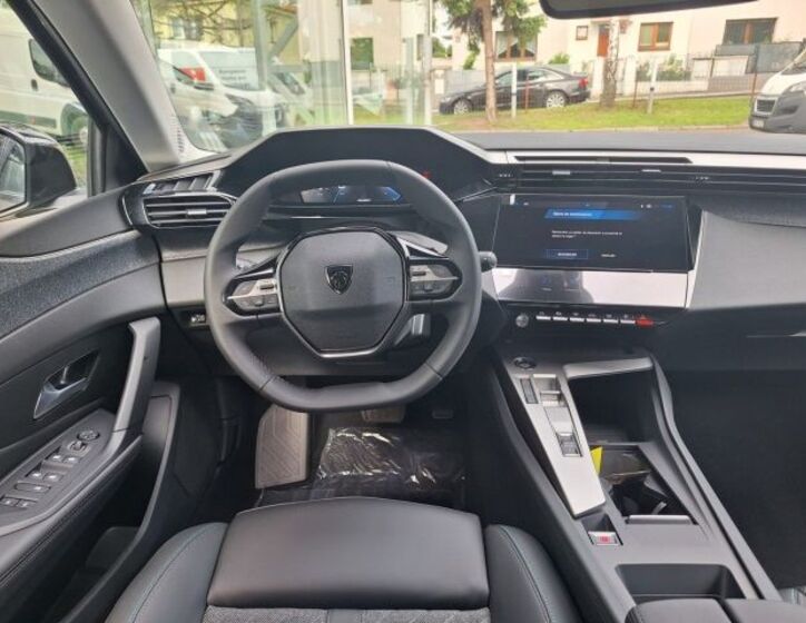 Peugeot 408 11