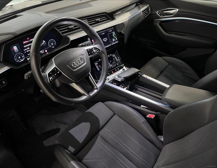 Audi Q8 e-tron 6