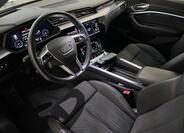 Audi Q8 e-tron 6