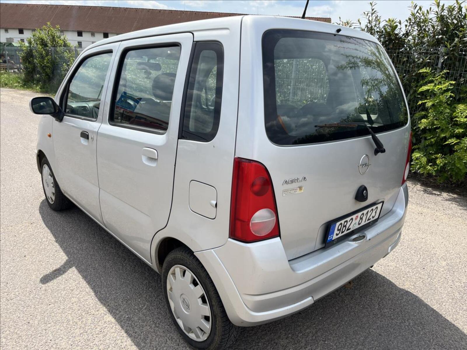 Opel Agila 8