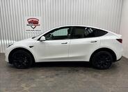 Tesla Model Y 4