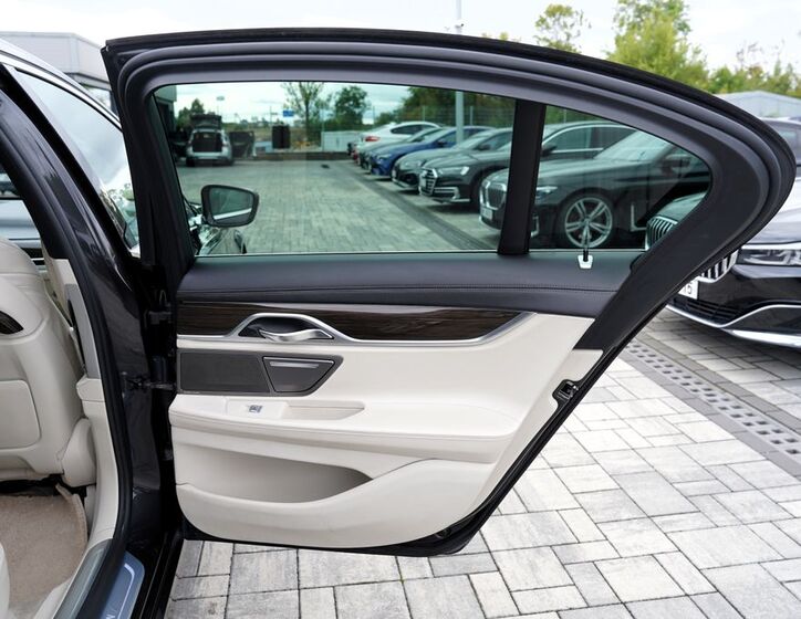 BMW Řada 7 17