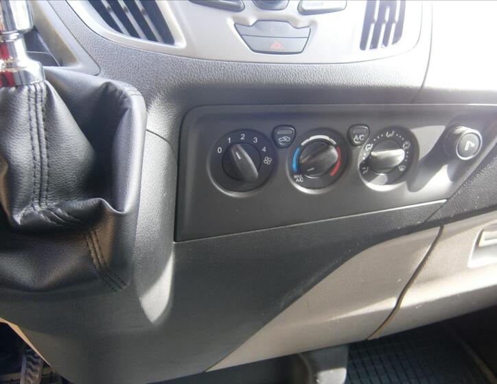 Ford Tourneo Custom 14
