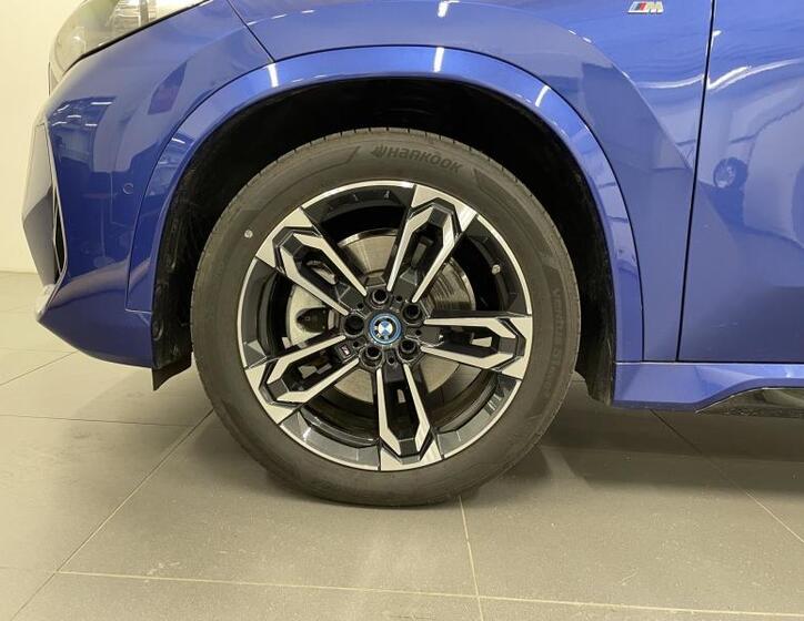 BMW iX1 4