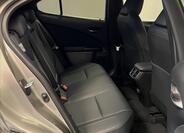 Lexus UX 300h 10